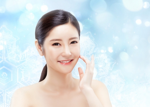 주기적인 각질 관리는 피부의 생기를 줄 뿐만 아니라 트러블이 생기는 것을 예방할 수 있다.