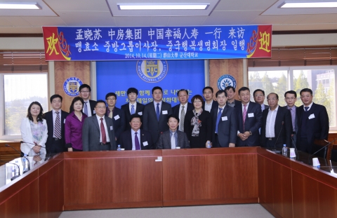 2박3일 일정으로 전라북도를 방문 중인 중국투자대표단이 14일 군산대학교 나의균 총장을 예방하고 새만금지역 투자 활성화 방안 및 실무 인재양성을 위한 의견을 교환하였다.