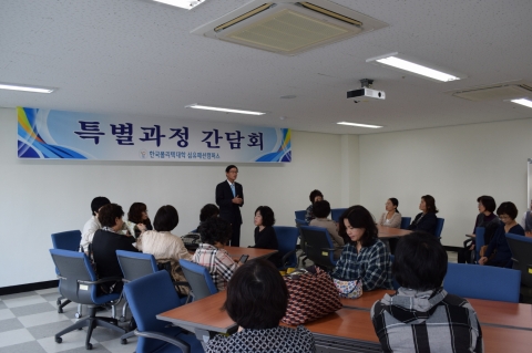 베이비부머 훈련생 간담회가 진행 중이다.
