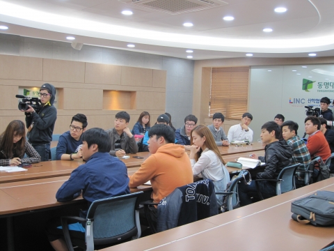 동명대는 학생 18명으로 구성한 &#039;태국 보부상 설명회를 개최했다.