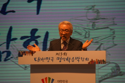 EK티쳐 한국어교사원격평생교육원장 이순재는 대한민국 평생학습박람회에 참석하여 자신의 배움에 대한 자세를 소재로 강연을 펼쳤다.