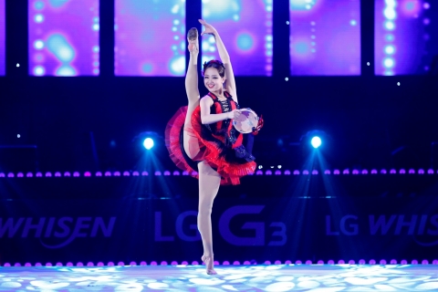 LG전자가 일산 킨텍스 제2전시장에서 인천 아시안게임 개인종합 금메달리스트 손연재 선수 주연의 리듬체조 갈라쇼 LG휘센 리드믹 올스타즈 2014(LG WHISEN RHYTHMIC ALL STARS 2014) 행사를 개최했습니다.