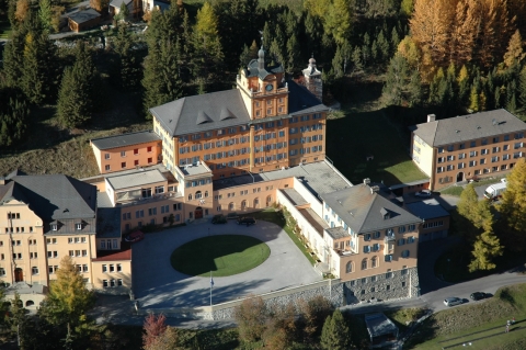 예스유학이 미국 명문 보딩스쿨 학비보다 비싼 스위스 보딩스쿨의 특징을 소개했다.