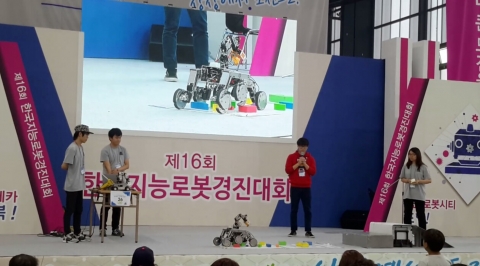 가제트-제나팀의 한국지능로봇경진대회 참가 장면