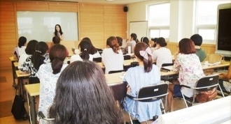 스타맘강사 최정애씨가 엄마와 즐기는 영어를 주제로 11월 강연을 진행한다.