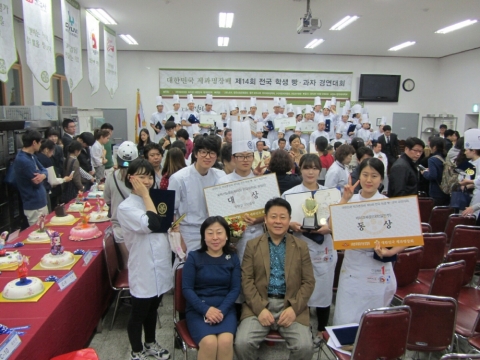 뒷줄 왼쪽부터 수상자 - 이은아, 유길선, 김영창, 지혜리, 김민선