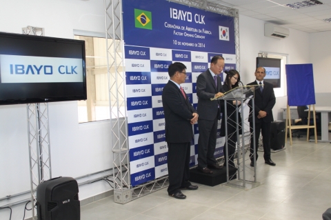 현지시간 10일 IBAYO-CLK 대회의실에서 철도차량용 에어컨 생산을 위한 공장준공식을 가졌다. (왼쪽 두번째, 강성희 오텍캐리어㈜ 대표이사가 축사를 하고 있다.)