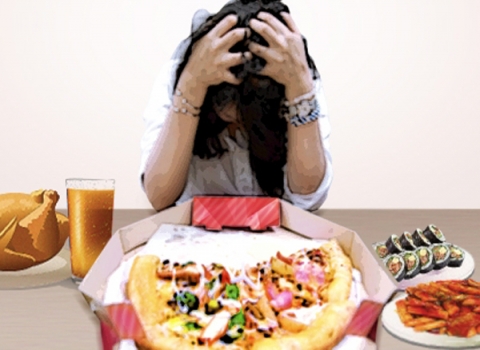 응답자 71명(50%)가 다이어트 중 마음껏 먹고도 날씬한 친구를 볼 때 가장 좌절감을 느낀다고 응답했다.