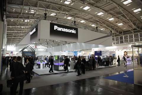 새로 출범한 통합 회사인 파나소닉 오토모티브 앤 인더스트리얼 시스템즈 유럽(Panasonic Automotive & Industrial Systems Europe, PAISEU)이 독일 뮌헨 메세(Messe Munich)에서 2014년 11월 11~14일 개최된 일렉트로니카(Electronica) 2014에 처음 제품을 전시했다.