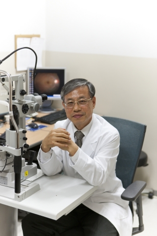 유럽안과학회 우수 연구상을 수상한 건국대 조병주 교수
