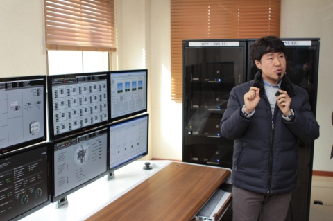 한국전기연구원 김종율 박사팀(차세대전력망연구본부)은 최근 100MW 이하 규모 풍력발전단지를 통합운영할 수 있는 운영제어시스템을 개발하고, 상용화를 위한 풍력발전단지 실증적용 연구를 본격 추진한다.
