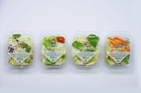 돌(Dole) 코리아는 간편하게 즐길 수 있는 신선한 샐러드 제품, 그린 라이트 샐러드 4종을 출시했다.