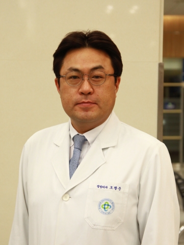 고관절학회 학술상을 수상한 건국대 오광준 교수