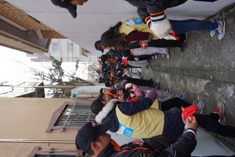 잘풀리는집이 7일(오전 10시) 대전에서 한화 이글스 선수들과 함께 사랑의 연탄배달 봉사를 실시했다.