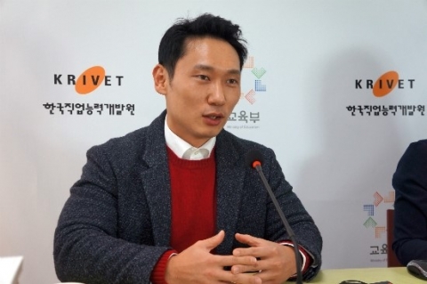 개그맨 이승윤은 농산어촌 학생들 위한 직업멘토로 나섰다.
