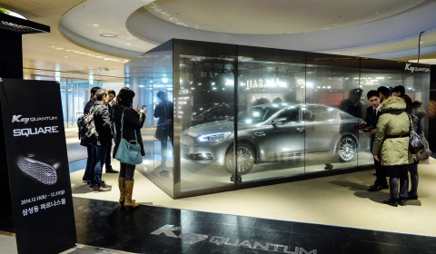 기아자동차(주)는 13일(토)부터 21일(일)까지 9일간 삼성동 파르나스 몰에서 ‘K9 퀀텀’을 이색 전시해 고객들이 K9의 새로운 디자인과 개선된 상품성을 직접 확인할 수 있도록 했다.