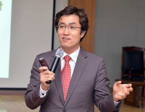 (주)직거래의 유희성 대표는 2015년 1월 13일 단양군 농업기술센터가 주최하는 2015년 새해농업인 교육에서 ‘농업인들이 교육을 받아야 하는 이유’라는 주제로 특강을 진행한다.