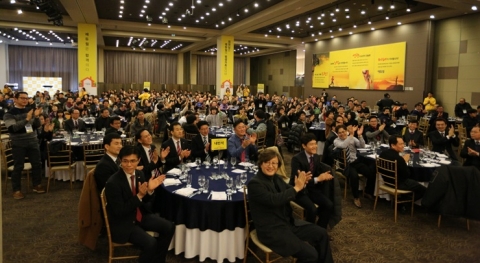 에듀윌이 지난 12월 12일(금) 오후 6시부터 당산동 그랜드컨벤션센터에서 개최한 2014년 제25회 공인중개사 합격자 모임이 성황리에 열렸다.