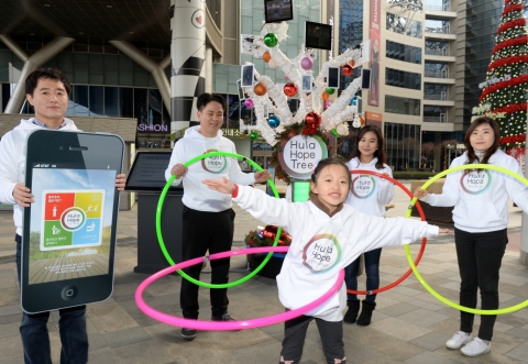 세계적인 헬스케어 기업 사노피의 직원 및 가족이  당뇨병 환자의 건강과 쾌유를 바라는 마음을 담아 지난 15일 서울 송파구 가든파이브 광장에 설치된 훌라호프 트리 앞에서 단체 퍼포먼스를 선보였다.