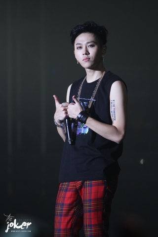용준형 팬페이지 더조커가 19일 용준형 생일을 맞아 통 큰 선물을 준비했다.