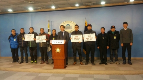 세월호 화물 피해보상 대책위원회는 화물피해도 세월호 배상에 반드시 포함해야 한다는 내용의 기자회견을 가졌다.