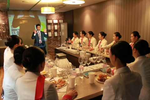 한국관광대학교 항공서비스과 2015년 2월 졸업예정자 69명이 아시아나항공 프리미엄 와인과정에 참여해 실무 능력을 익혔다.
