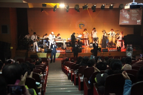 건국대병원은 JW중외학술복지재단과 SBS와 함께 29일(월)오후 서울 광진구 능동로 건국대병원 대강당에서 송년 콘서트를 열었다.