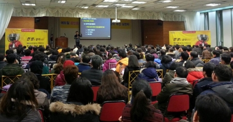 에듀윌이 지난 10일과 11일 양일 간, 부산과 대구에서 개최한 공인중개사/주택관리사 합격전략 설명회가 수험생들의 큰 호응 속에 성황리에 열렸다.