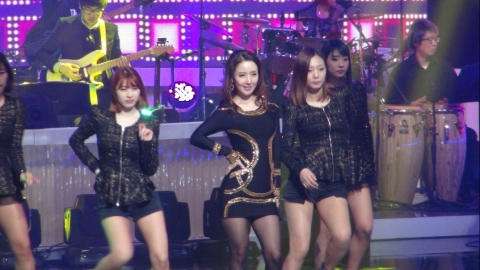 트로트 가수 조은새가 19일 KBS 가요무대에 출연해 선배 가수 나미의 보이네를 열창한다.