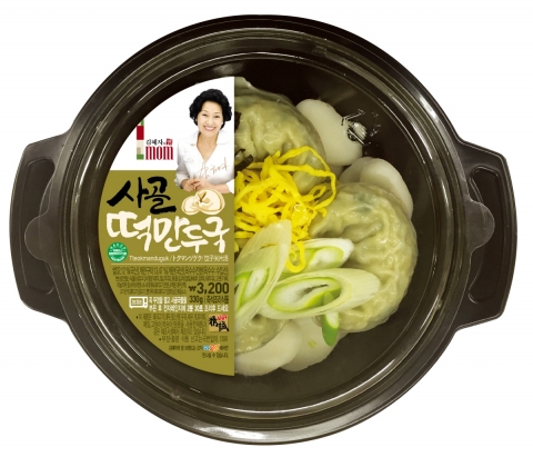 GS25는 김혜자 사골떡만두국을 출시한다.