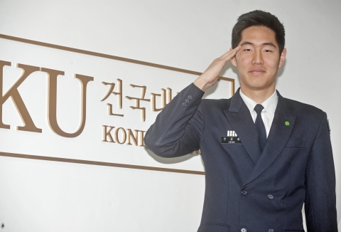 2015년 건국대 학위수여식에서 동물생명과학대학 축산경영·유통경제학전공을 졸업한 전준형 학생은 성적우수 장학금 등 각종 교내 장학금과 가정형편을 배려한 국가장학금 등을 합쳐 대학 4년간 34회, 총 3,380만원의 장학금을 받고 졸업하며 우수한 성적으로 이사장상을 받았다