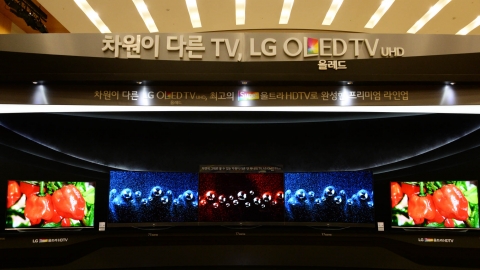 LG Electronics (LG) today unveiled its 2015 global TV lineup in Seoul, announcing at the same time its DUAL PREMIUM strategy to focus on  the premium TV market with its new TV lineup.