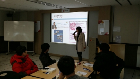 한국보건복지인력개발원 부산사회복무교육센터에서는 26일 직무교육 중 지역사회의 명사를 초청하여 사회복무요원들의 커뮤니케이션 능력향상을 위한 특강을 진행하였다.
