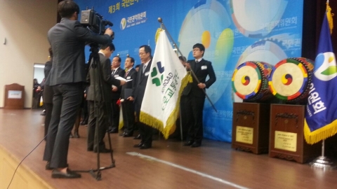 도로교통공단이 국민권익위원회가 실시한 17개 광역 지방자치단체와 75개 기초지자체, 7개 공공기관의 2014년도 고충민원 처리실태에 대한 평가에서 우수기관으로 선정돼 제3회 국민권익의 날 기념식에서 국민권익위원장 기관표창을 수상 했다.