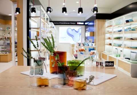이딸라(Iittala)가 부산 중구 중앙동에 위치한 롯데백화점 광복점에 단독 매장을 오픈했다.