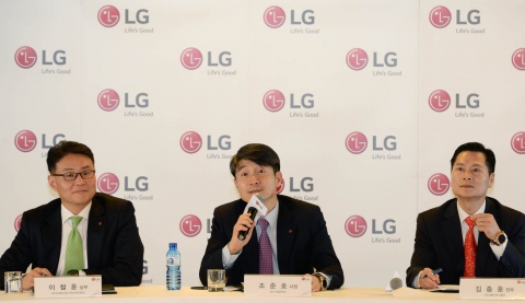 LG전자가 올해 수익성 제고 및 프리미엄 브랜드 이미지 강화를 통해 2위와 격차를 줄이는 의미있는 글로벌 3위 스마트폰 제조사로 입지를 공고히할 계획이다