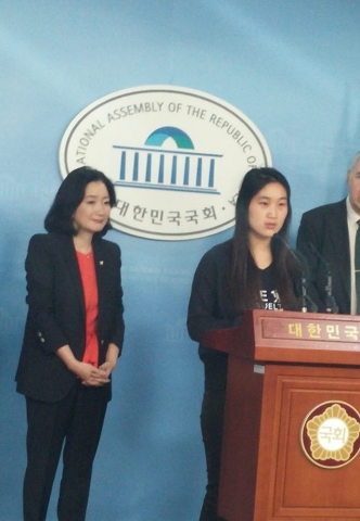 휴메인 소사이어티 인터네셔널이 11일 국회 정론관에서 열린 화장품법 일부 개정안 발의 기자회견에서 환영의 뜻을 밝혔다.