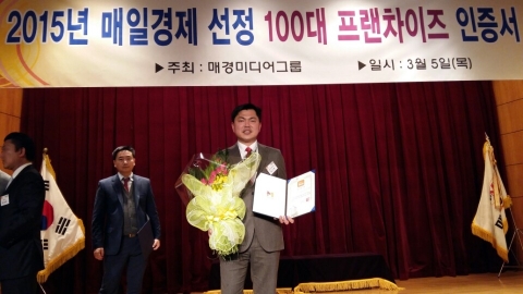 외식문화기업 원앤원주식회사가 운영하는 원할머니보쌈족발과 박가부대찌개가 2015 매경 선정 100대 프랜차이즈에 선정됐다