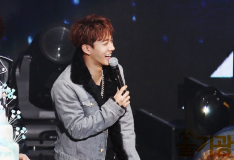 비스트의 멤버 이기광의 팬 페이지 울기광이 3월 30일 그의 생일을 맞아 월드쉐어를 통해 캄보디아에 우물을 기증한다.