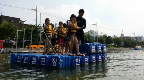 거창군 거창읍내 위천 일원에 위치한 국내 수상안전체험장 1호인 거창수상인명구조대는 카약 및 오리배, 패들보드, 다인승 보트 등의 준비를 완료하였으며, 2015년 시즌 수상안전체험장 개장과 함께 카약체험장도 오픈하였다.