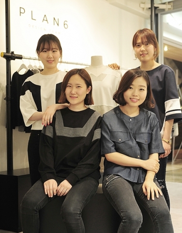 건국대 예술디자인대학 의상디자인학과 학생들이 만든 디자이너 브랜드 플랜식스(PLAN 6)가 우리 전통 무술인 태권도의 도복을 패션으로 새롭게 디자인한 여성복 컬렉션을 발표했다.