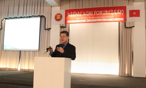 외교부 최경림 본부대사가 제2회 아세안농업포럼에서 한국의 FTA 정책과 농업이라는 주제로 발표를 진행하고 있다