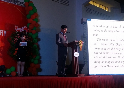 선진 이범권 총괄사장이 선진 베트남 법인 10주년 행사에서 환영사를 진행하고 있다