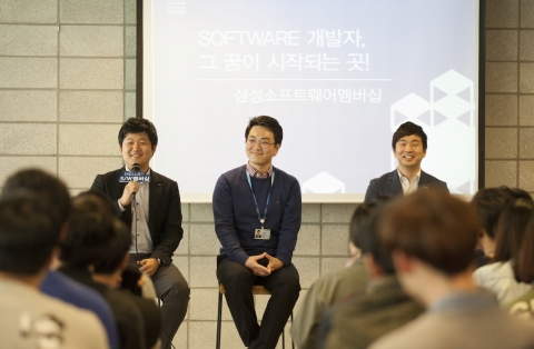 지난 25일 삼성소프트웨어멤버십 강남센터에서 열린 헬로 소프트웨어멤버십 토크 콘서트 행사에 대학생 150여 명이 참석한 가운데, 소프트웨어멤버십 출신 개발자들이 강연을 진행하고 있다