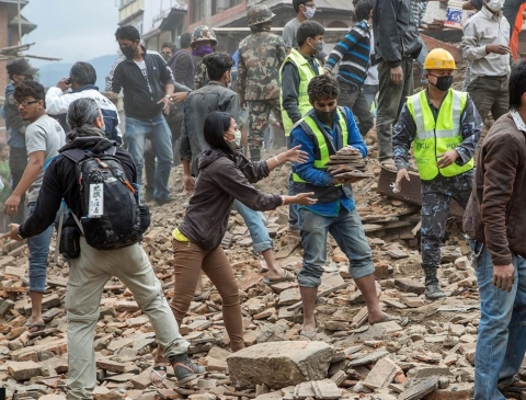 소통을위한젊은재단이 네팔 지진 피해지역에 긴급구호를 실시한다