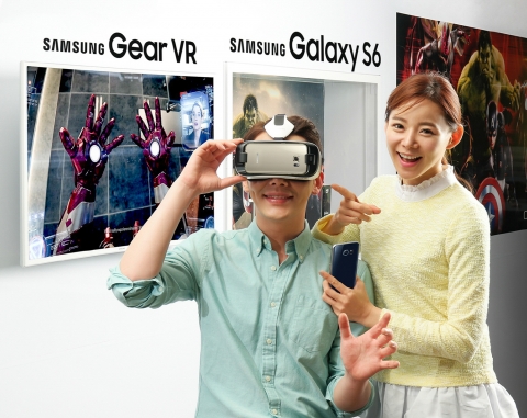 삼성전자가 갤럭시 S6와 결합해 가상 현실 콘텐츠를 즐길 수 있는 헤드셋 삼성 기어 VR을 7일 출시한다. 삼성 기어 VR은 헤드셋에 갤럭시 S6 또는 갤럭시 S6 엣지를 꽂아서 사용하며, 360도 파노라믹 뷰와 96도의 넓은 시야각을 지원해 마치 영상 속에 사용자가 들어가 있는 듯한 생생한 공간감을 준다.