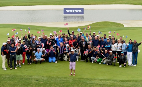 볼보트럭코리아는 중국 톰슨 상하이 푸동 골프클럽에서 개최된 2014 볼보 월드 골프 챌린지 월드 파이널에 참가했다. 사진은 대회 우승자를 비롯한 대회에 참가한 31개국 총 71명의 지역 예선 우승자들의 모습.