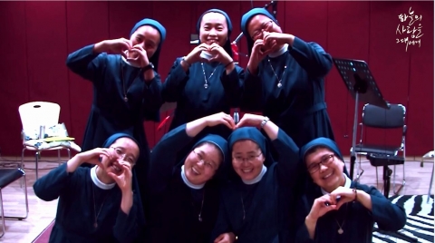 성바오로딸수도회가 창립 100주년을 맞아 수녀들이 직접 노래하는 음반을 출시했다