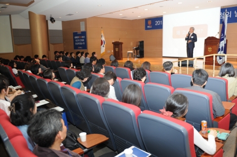 한국기술교육대학교는 5월 13일 오후 270여명의 학부모들이 참여한 가운데 2015 학부모 초청의 날 행사를 개최했다