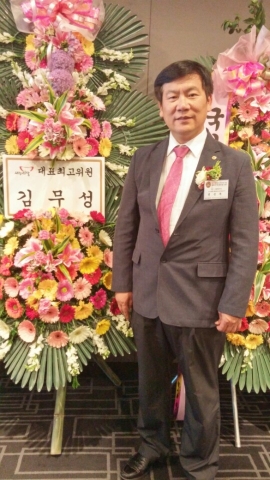 도서출판 행복에너지 권선복 대표이사가 대한민국 문화예술부문 혁신경영 대상을 수상했다